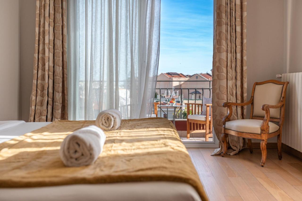 La Fabrique A Poupees - Chambres Et Appartements De Charme Au Coeur De Menton Bagian luar foto